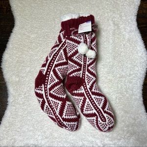NWT Xhilaration Maroon and White Knit Slipper Socks